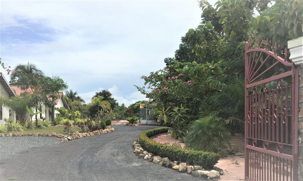 Pink Sands Villa (Adults Only) Kampot Bagian luar foto